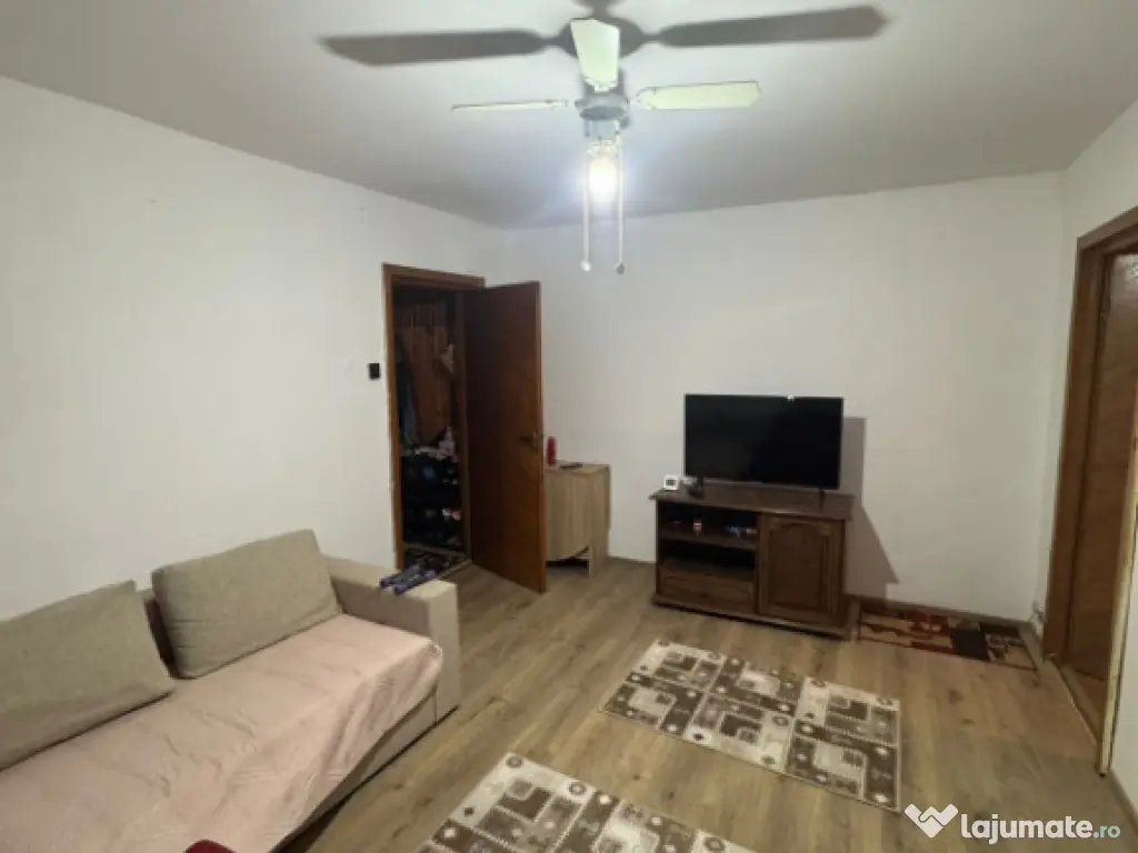 Apartament 3 camere, 56 mp, zona Centrala 