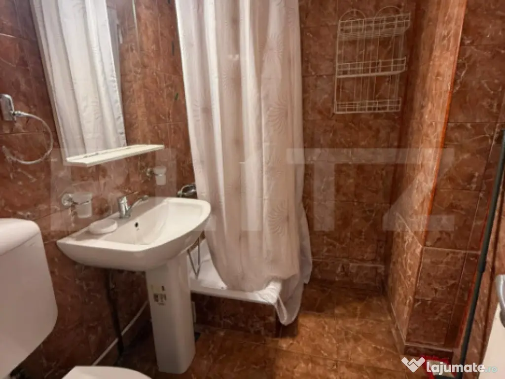 Apartament 3 camere, 60 mp, decomandat, zona strazii Eremia
