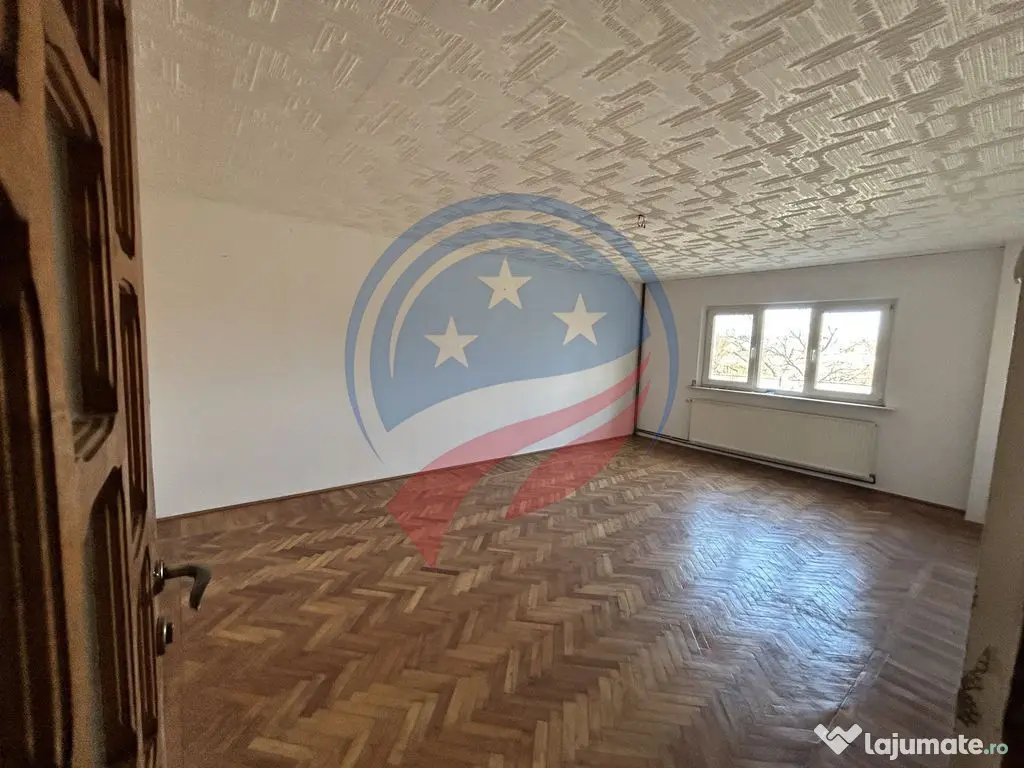 Vilă spațioasă D+P+E+M, 400 mp | Curte generoasă 400 ... 