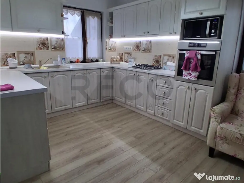 RECO Vila cu 6 camere garaj teren generos- zona Baile Fe 