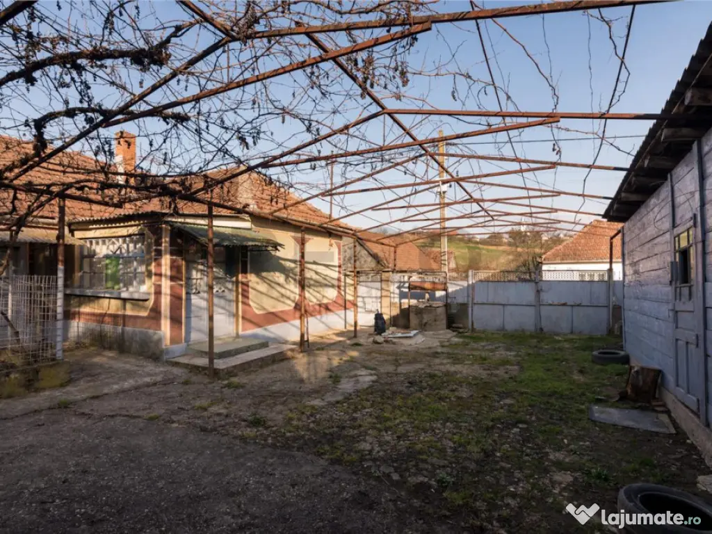 RECO Casa in Sarbi la 27km de Oradea cu dublu front stradal 