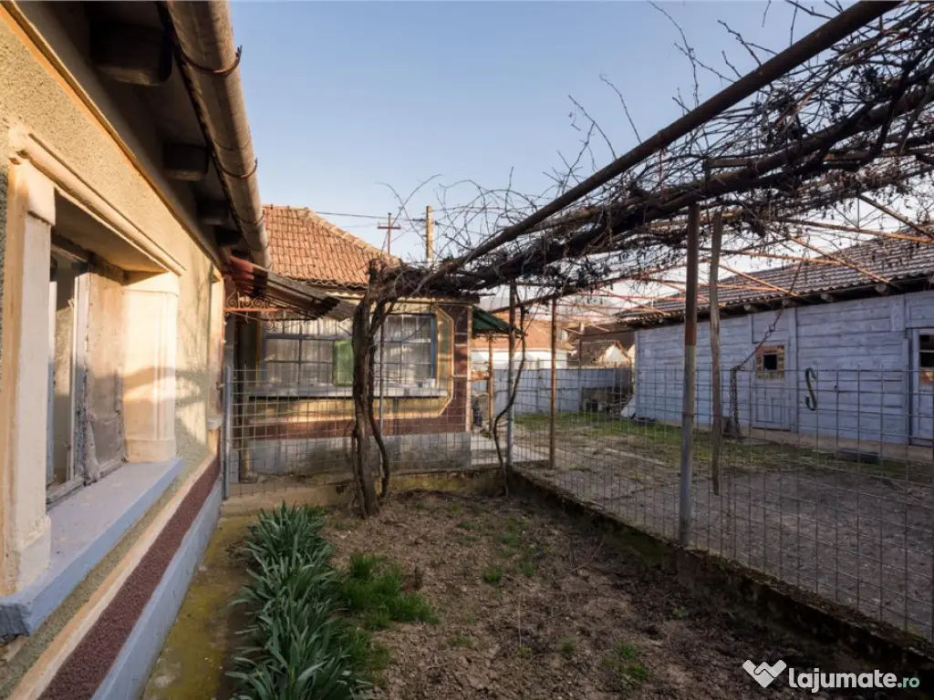RECO Casa in Sarbi la 27km de Oradea cu dublu front stradal 