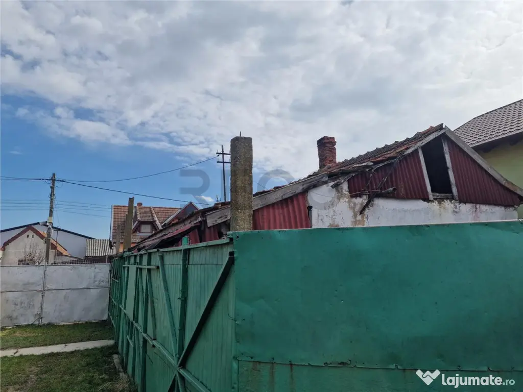 Casa de demolat cu teren mare in Bors 