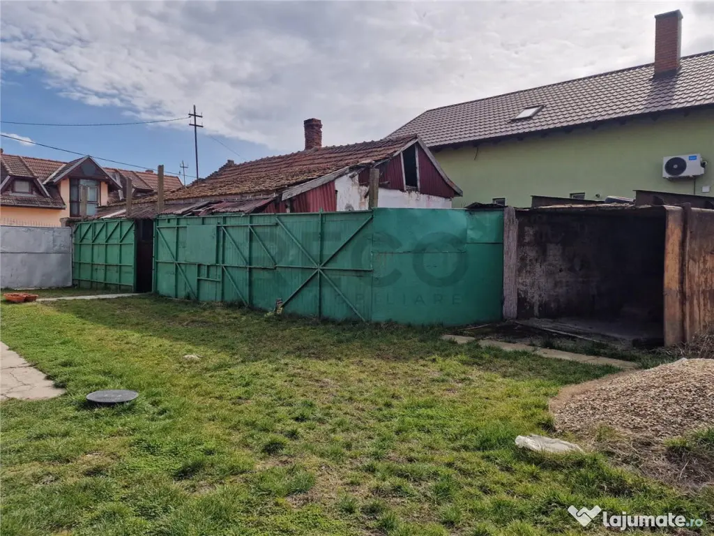 Casa de demolat cu teren mare in Bors 