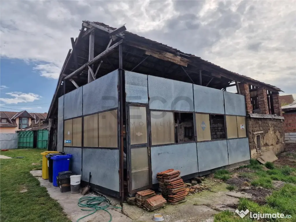 Casa de demolat cu teren mare in Bors 