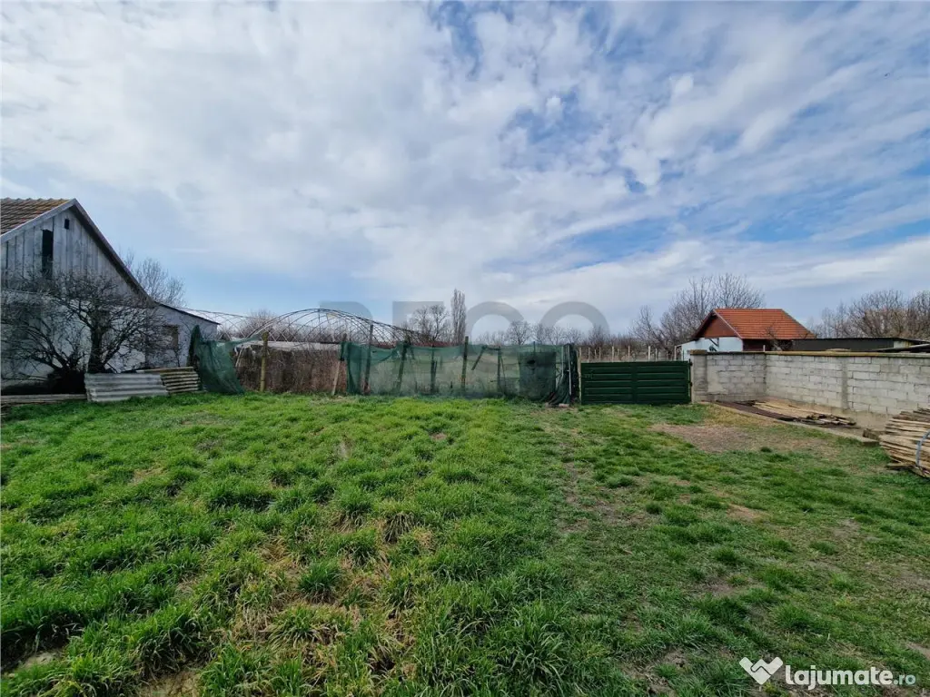 Casa de demolat cu teren mare in Bors 