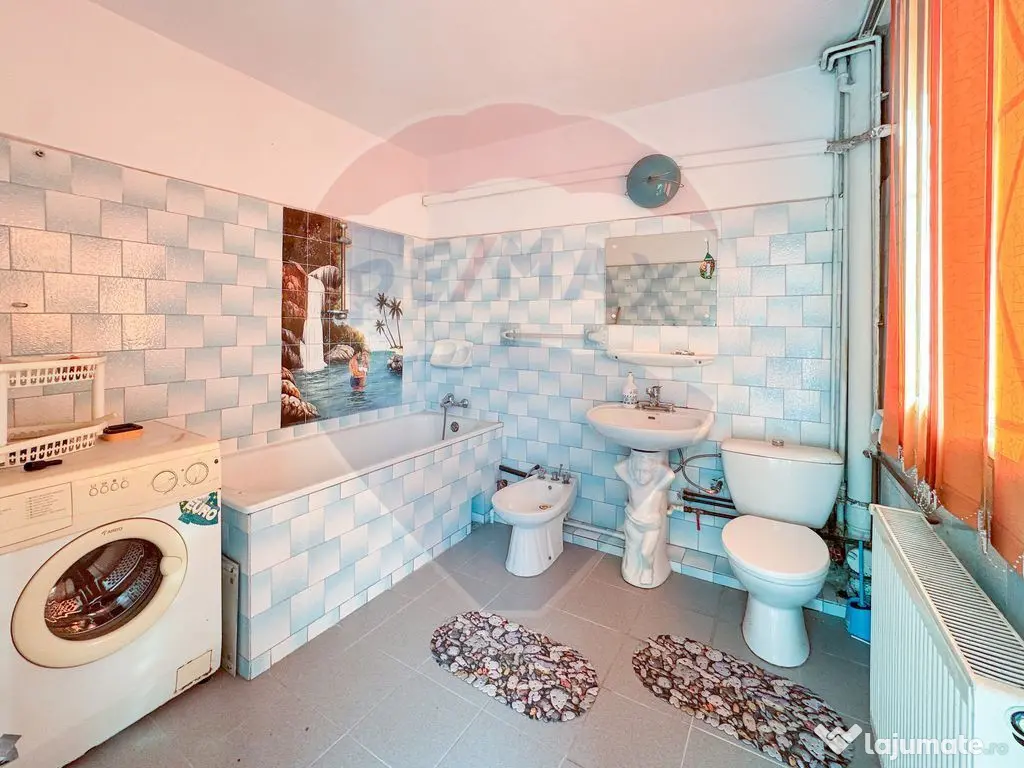 Clădire multifuncțională D+P+E+M situată în Constan?... 