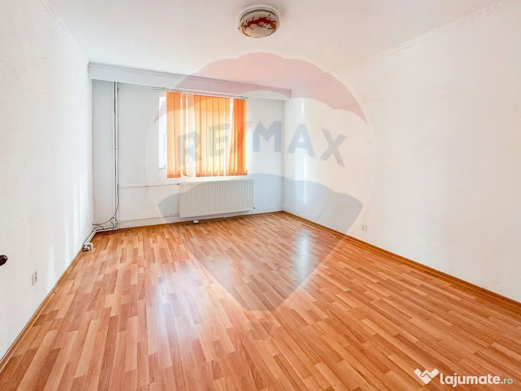 Clădire multifuncțională D+P+E+M situată în Constan?... 