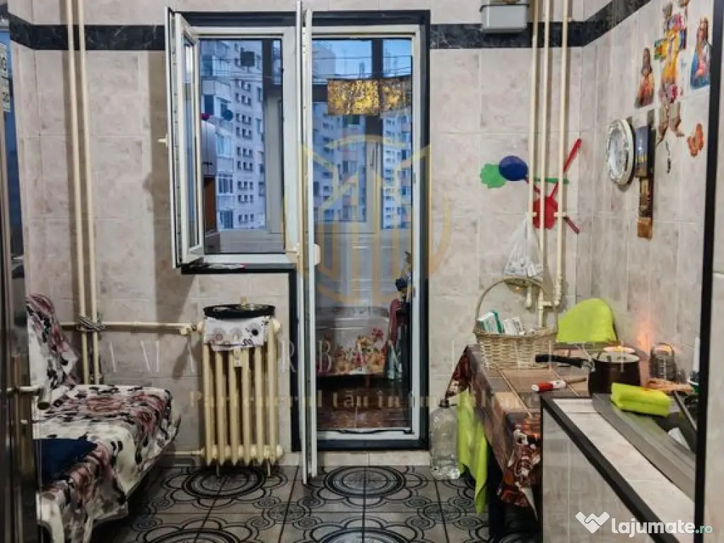 Teiul Doamnei - Oteșani | 3 Camere Decomandat | Bloc 1983 