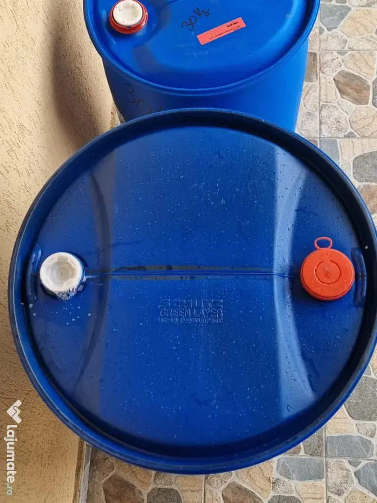 Butoi albastru din plastic cu buson 120L - 220 L 