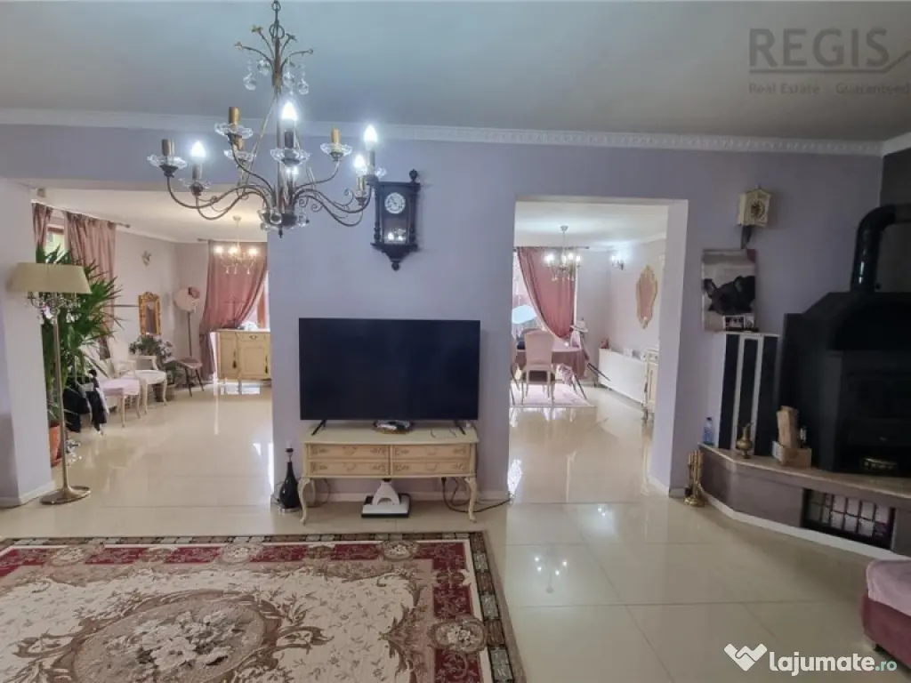 Casa de moderna cu costuri reduse, panouri solare si spatiu 