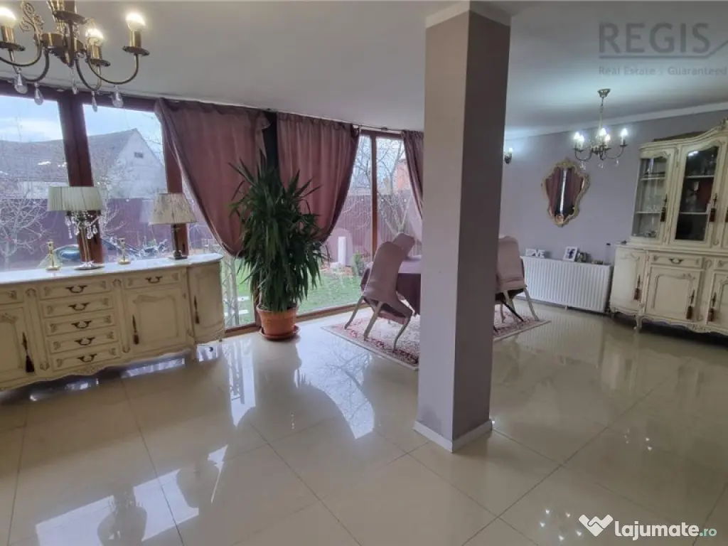 Casa de moderna cu costuri reduse, panouri solare si spatiu 