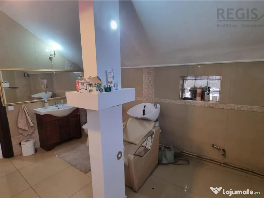 Casa de moderna cu costuri reduse, panouri solare si spatiu 