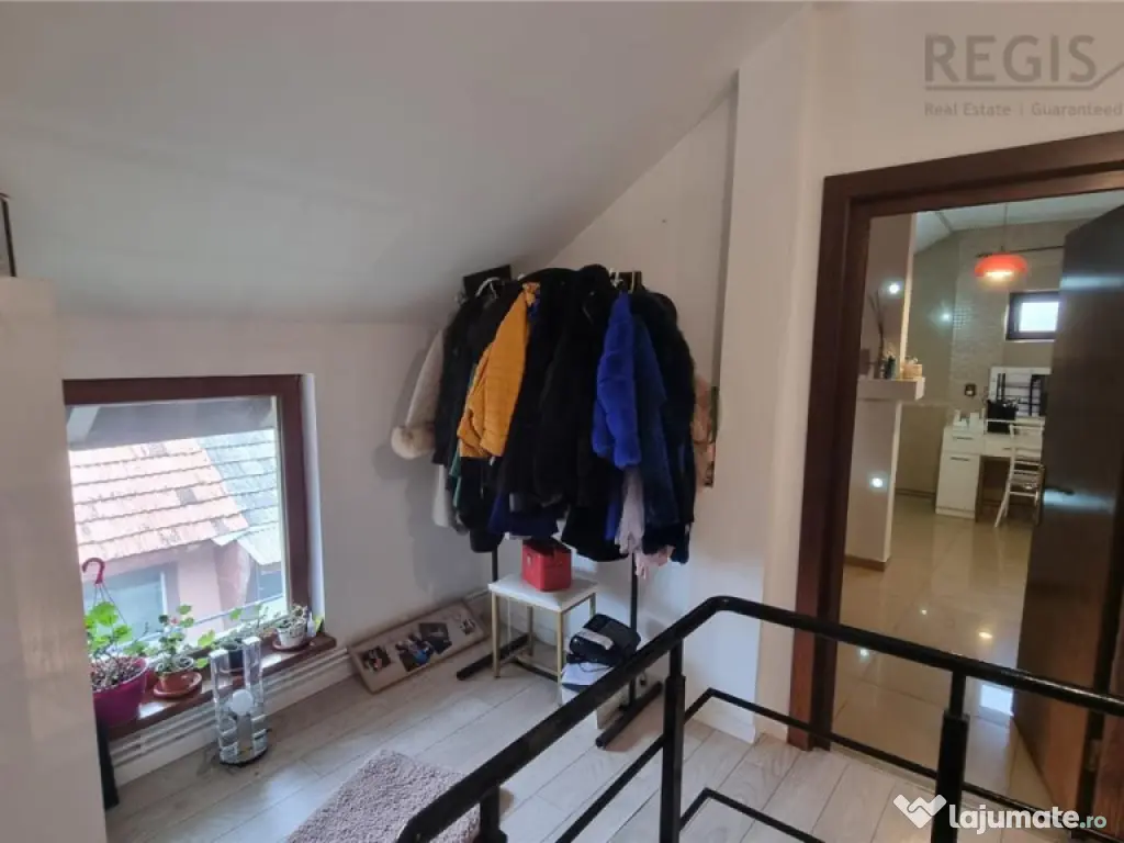 Casa de moderna cu costuri reduse, panouri solare si spatiu 