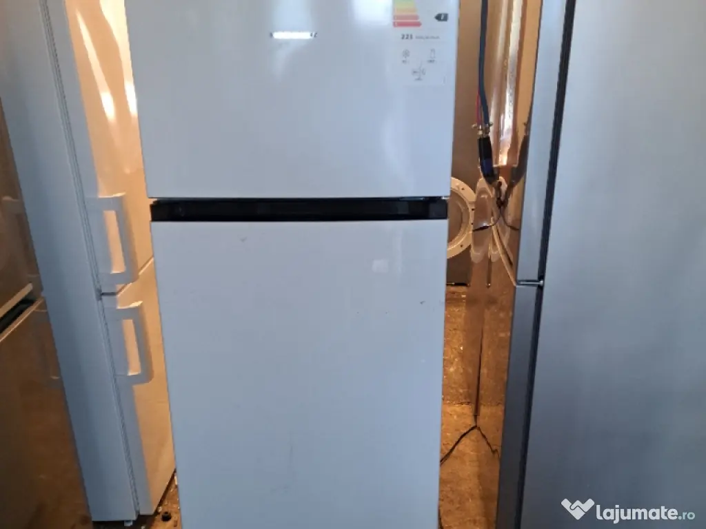 vând frigider cu congelator 
