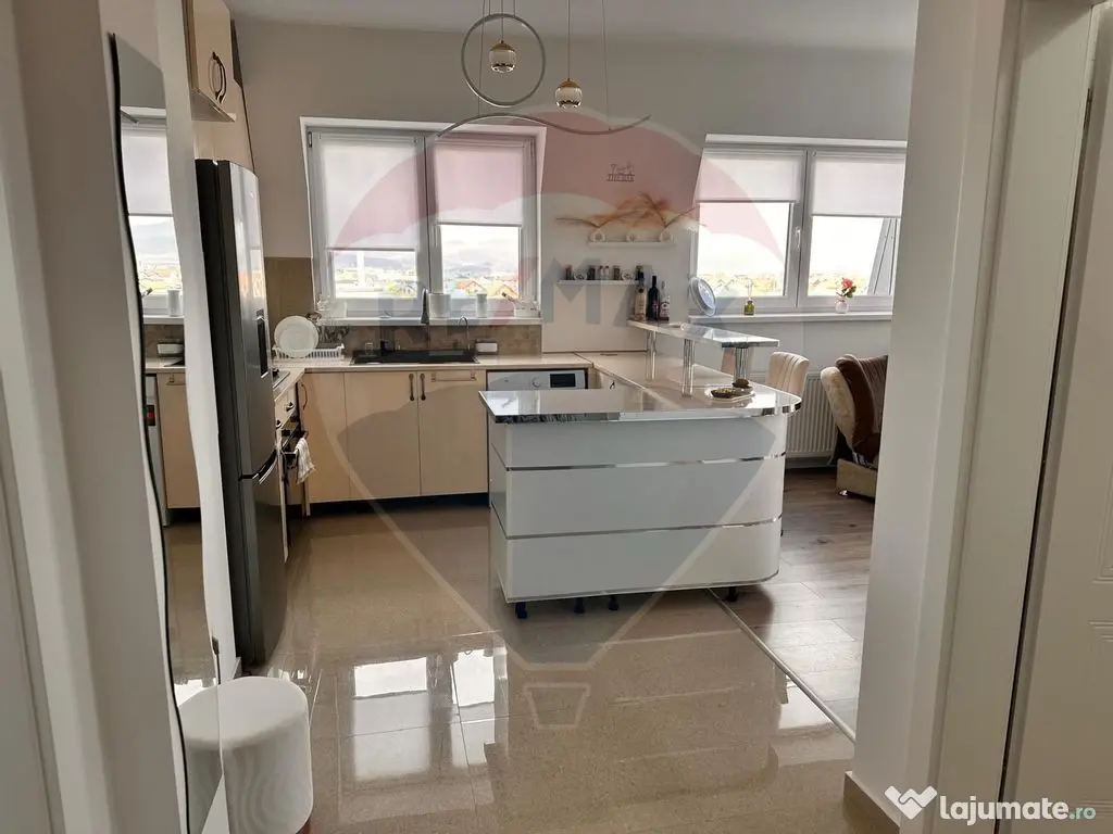 Penthouse panoramic de închiriat în Râșnov – liniș... 