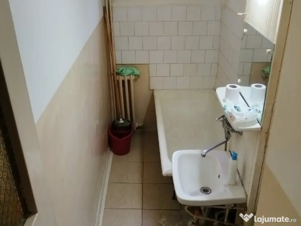 Apartament cu 2 camere decomandate -Etaj 3 Zona George Enescu - Piata 