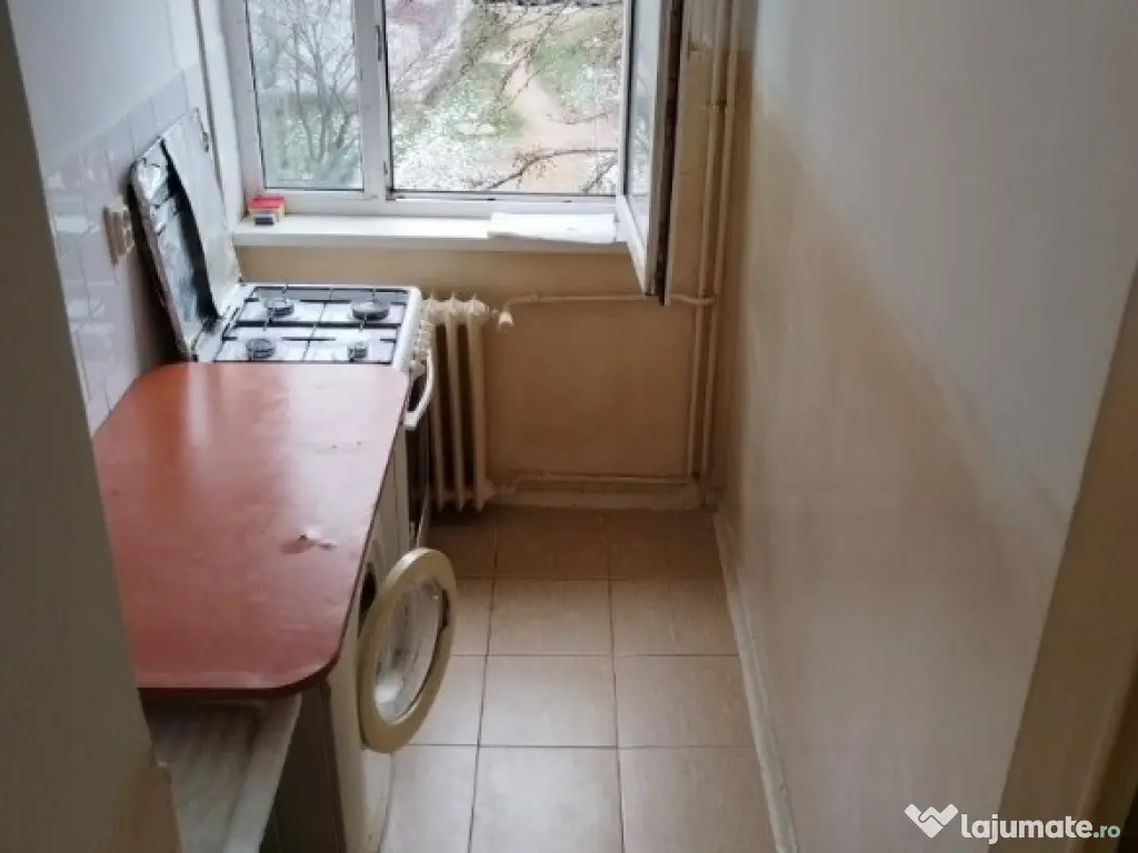 Apartament cu 2 camere decomandate -Etaj 3 Zona George Enescu - Piata 