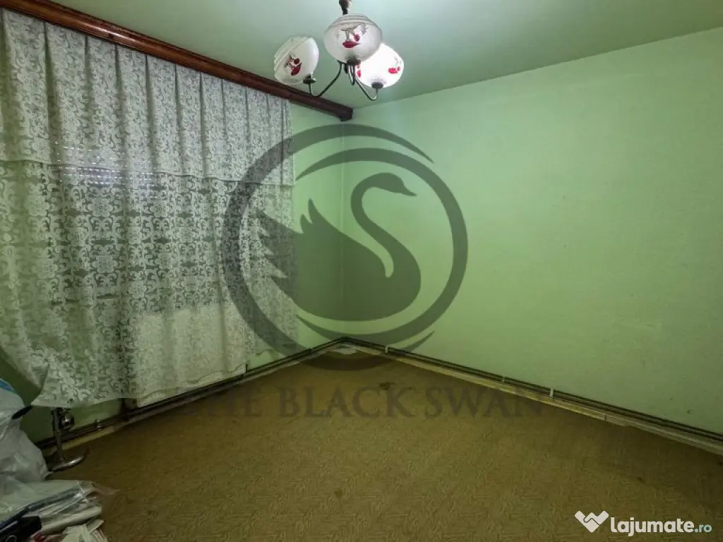 Apartament cu 4 camere de vanzare | Decomandat | Urlati |... 