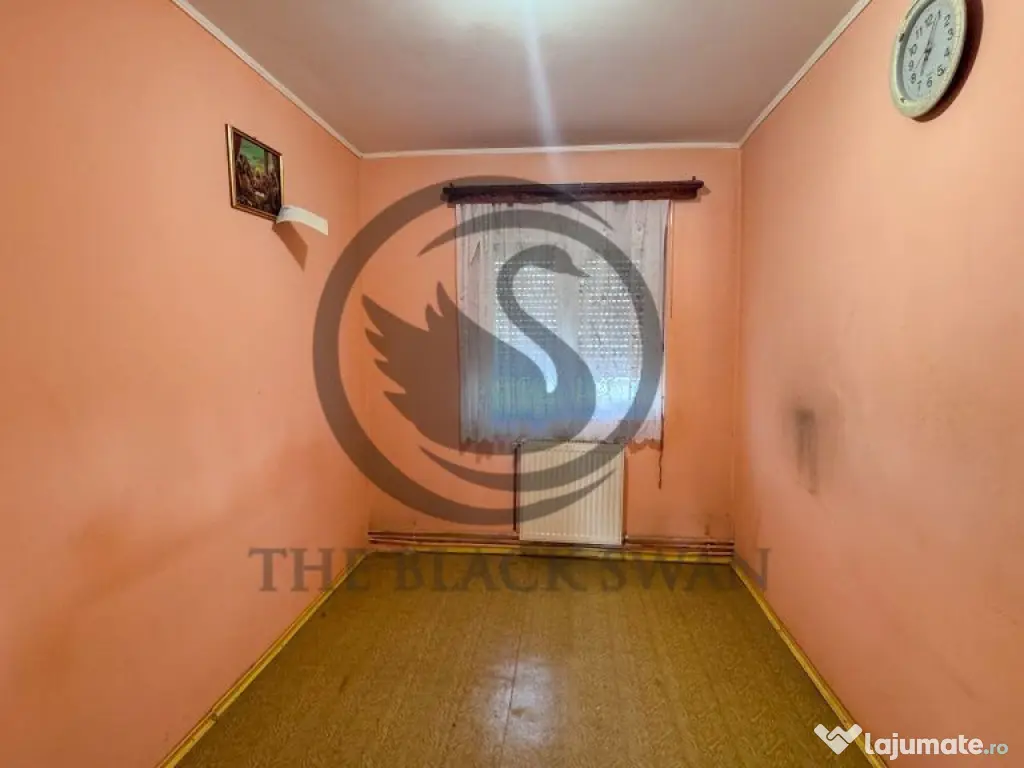 Apartament cu 4 camere de vanzare | Decomandat | Urlati |... 