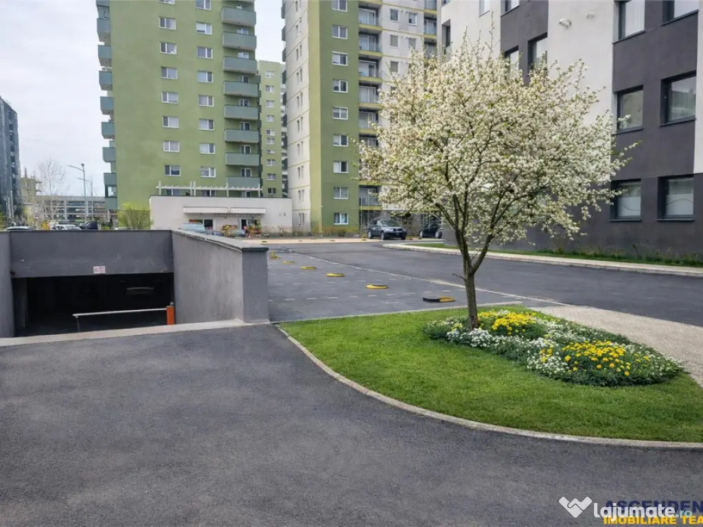 Apartament decomandat, etaj1, 2bai, parcare subterana, Cores