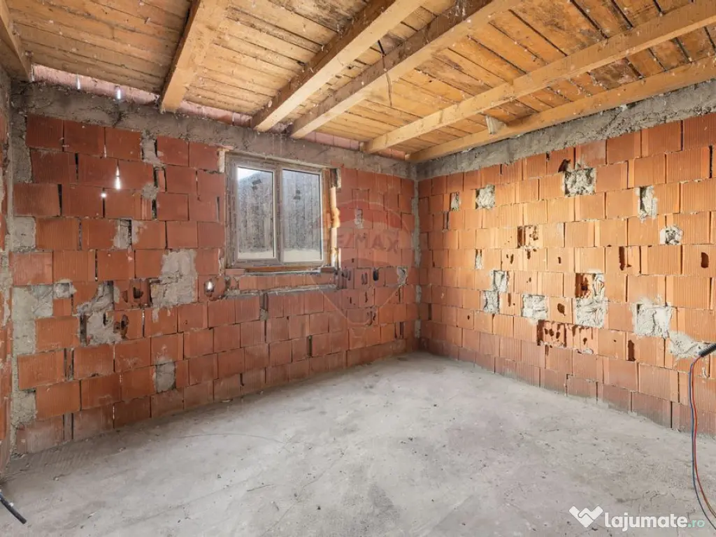 Casă cu 4 camere + anexa și teren 2056mp de vânzare Ir... 