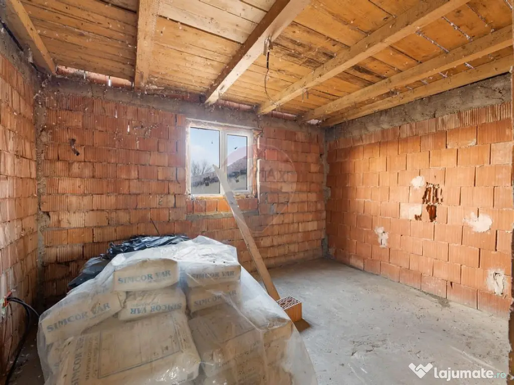 Casă cu 4 camere + anexa și teren 2056mp de vânzare Ir... 