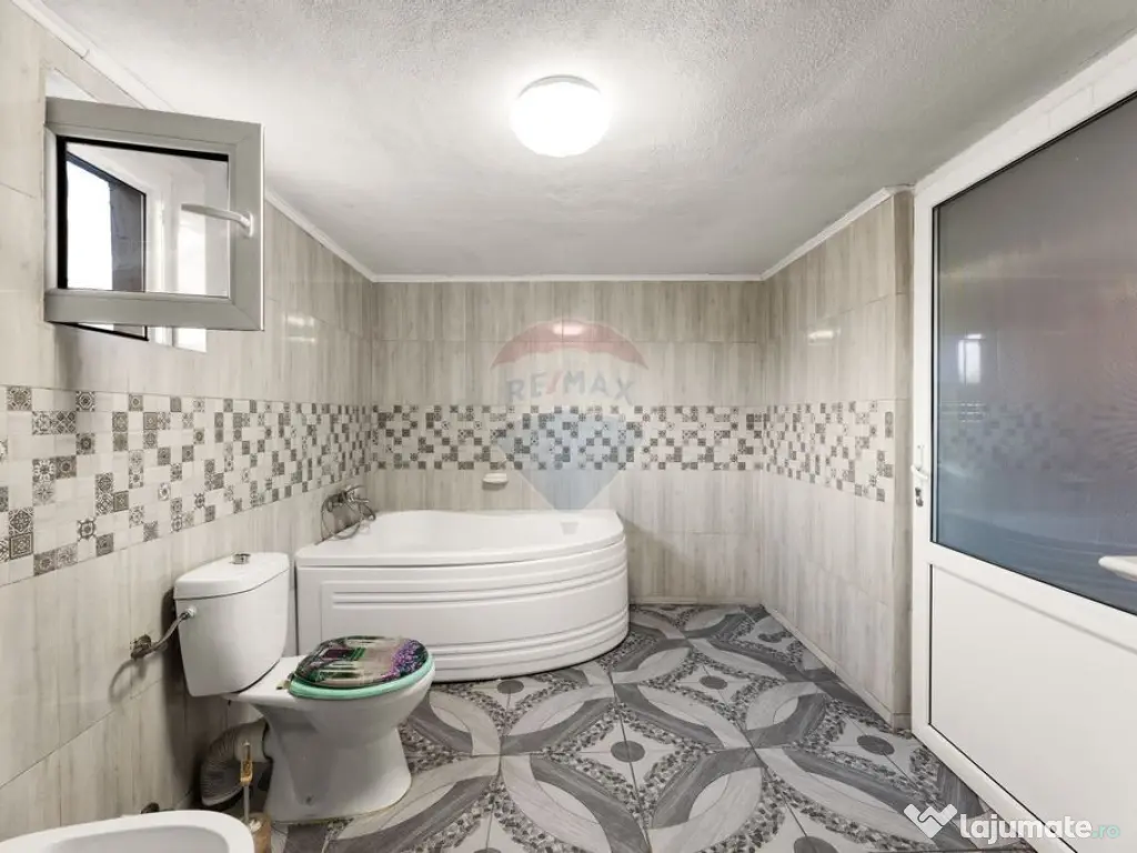 Casă cu 4 camere + anexa și teren 2056mp de vânzare Ir... 