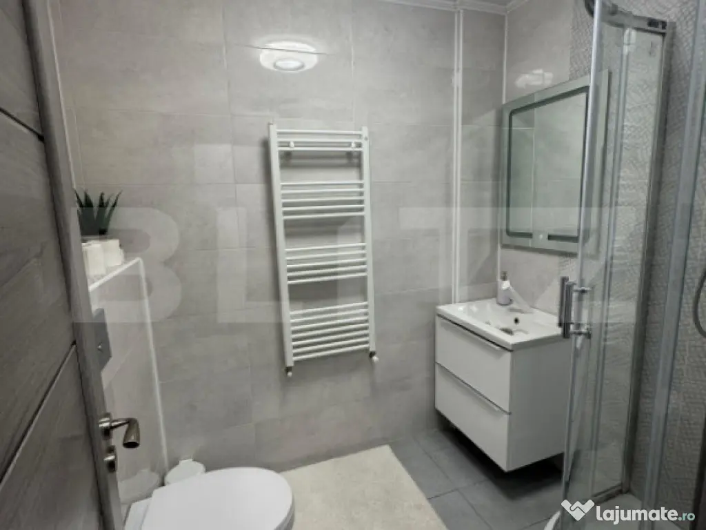 Apartament de vanzare, 3 camere, 65 mp - zona Stejarului