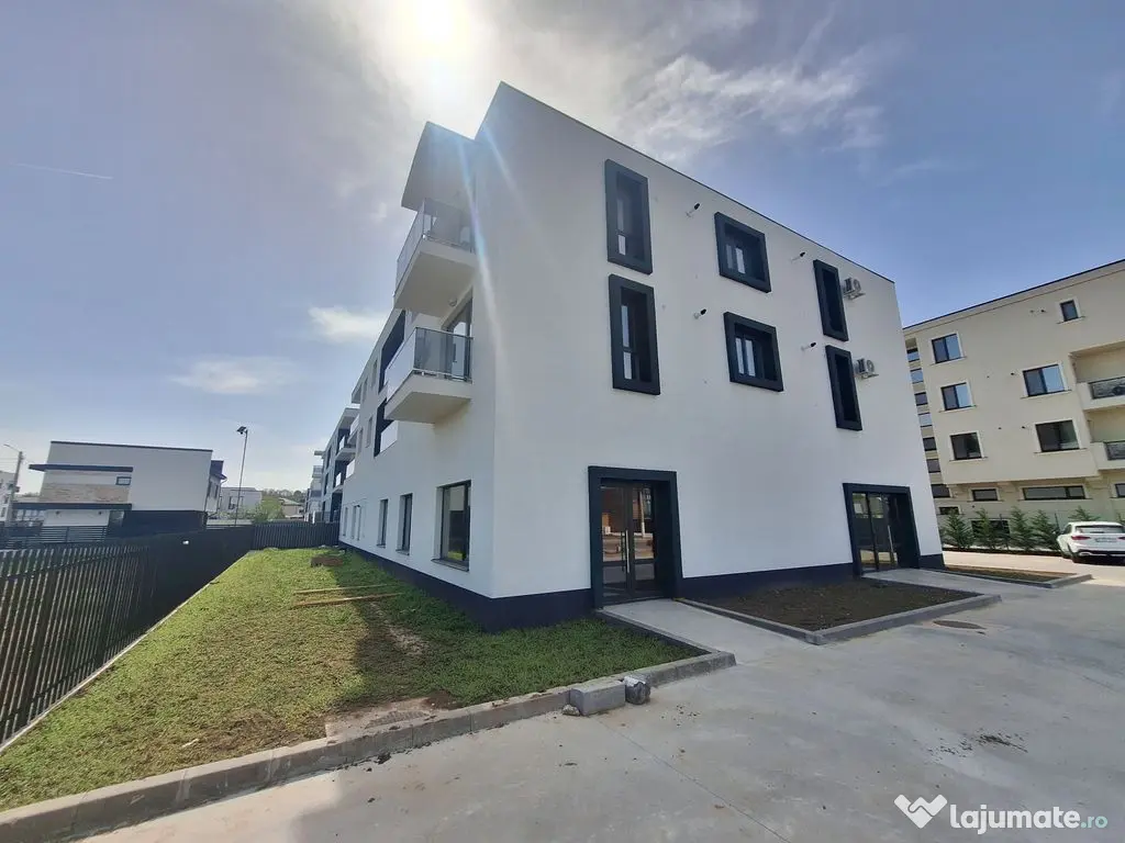 Spatiu Comercial - Bloc Nou - Stradal - 560 mp - 8 parcari 