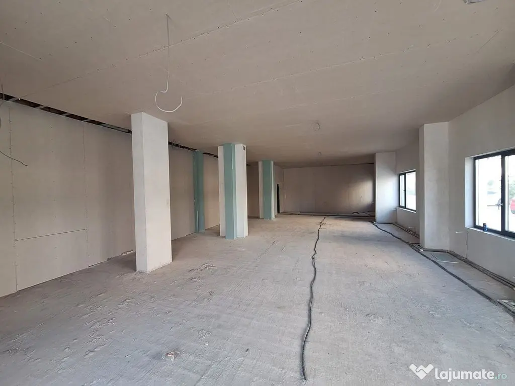 Spatiu Comercial - Bloc Nou - Stradal - 560 mp - 8 parcari 