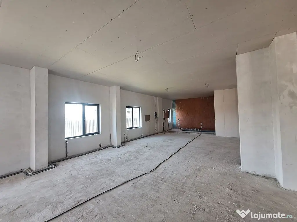 Spatiu Comercial - Bloc Nou - Stradal - 560 mp - 8 parcari 