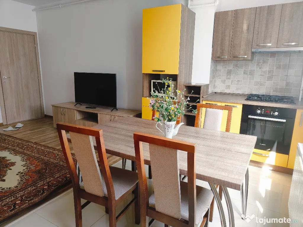 Inchiriez apartament 3 CAMERE, pe str. Sondelor, zona 9 Mai 