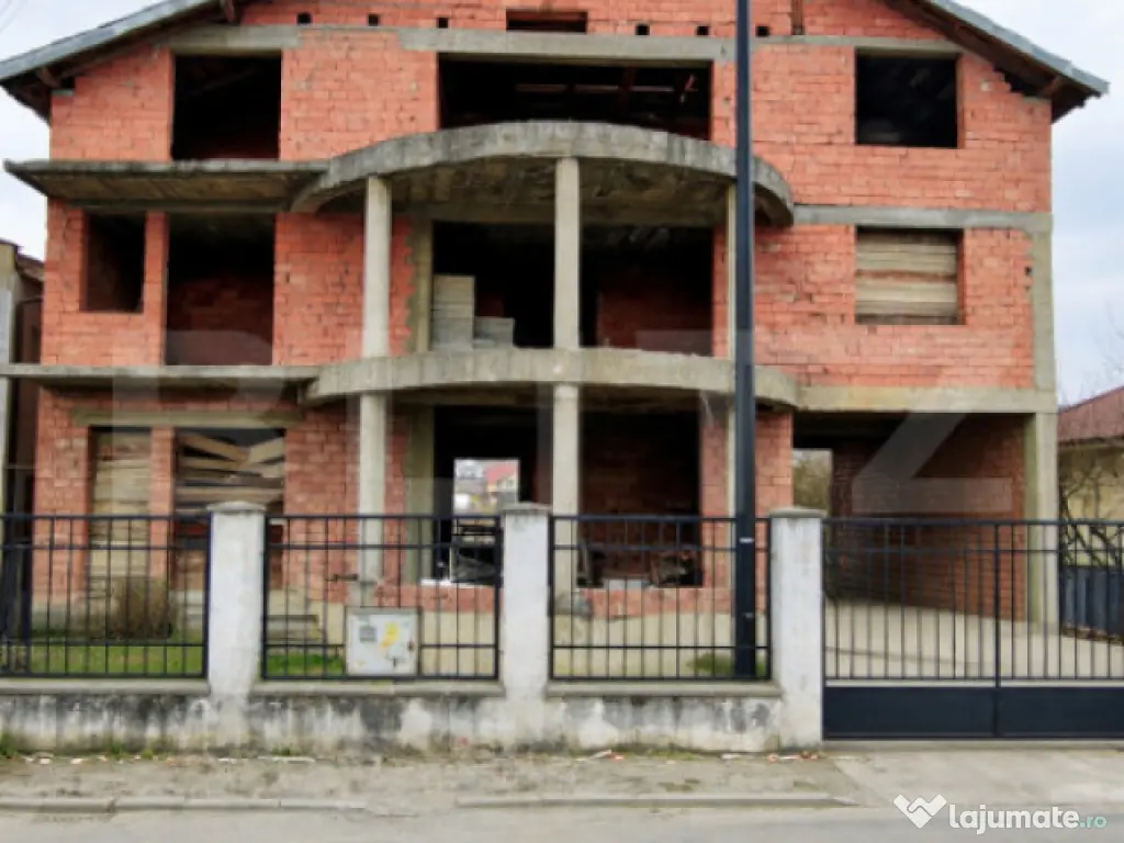 Construcție la roșu 500 mp, cu acces la parcelă de 25 ari 