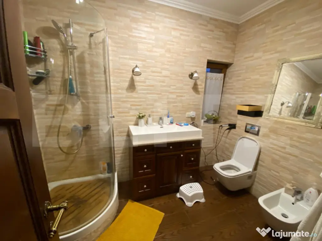 Vilă deosebită cu 30 ari teren și facilități complete ? 