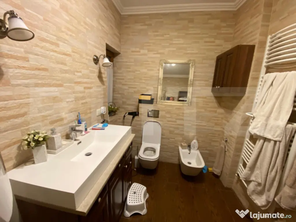 Vilă deosebită cu 30 ari teren și facilități complete ? 