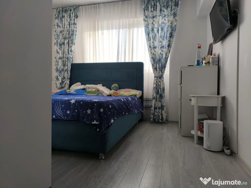 Apartament 3 camere decomandat Bulevardul București.