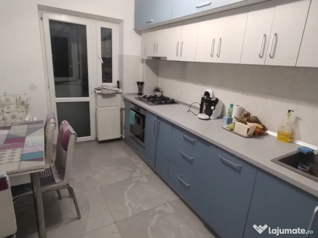 Apartament 3 camere decomandat Bulevardul București.