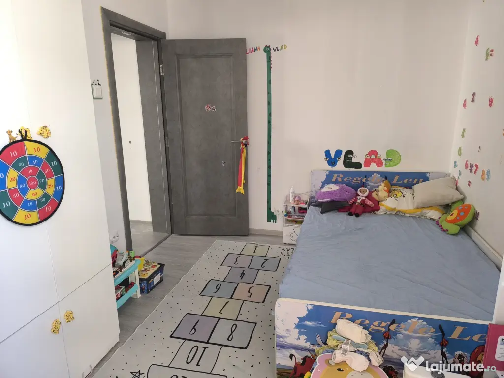 Apartament 3 camere decomandat Bulevardul București.