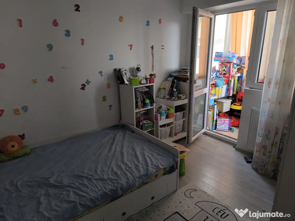 Apartament 3 camere decomandat Bulevardul București.