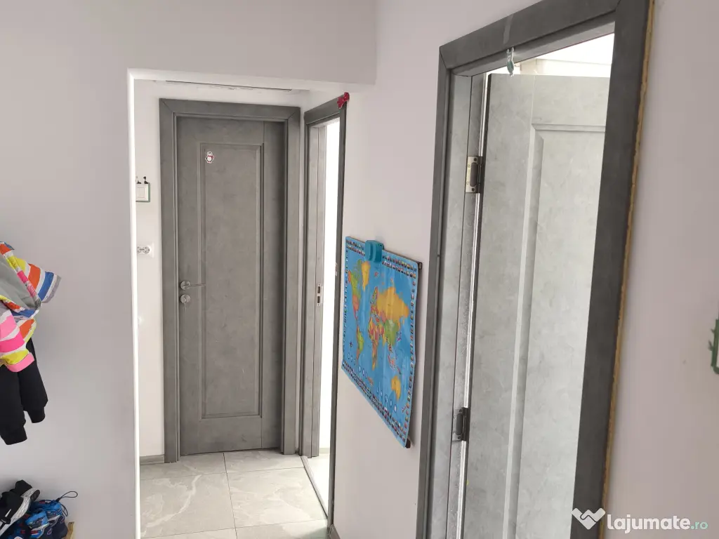 Apartament 3 camere decomandat Bulevardul București.