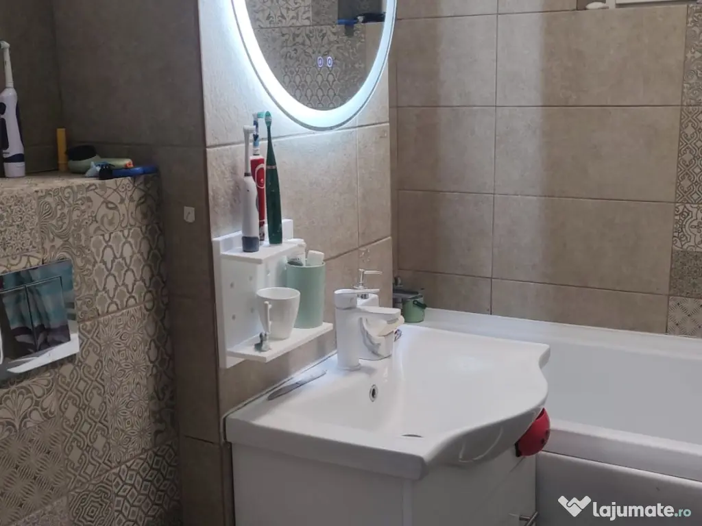 Apartament 3 camere decomandat Bulevardul București.