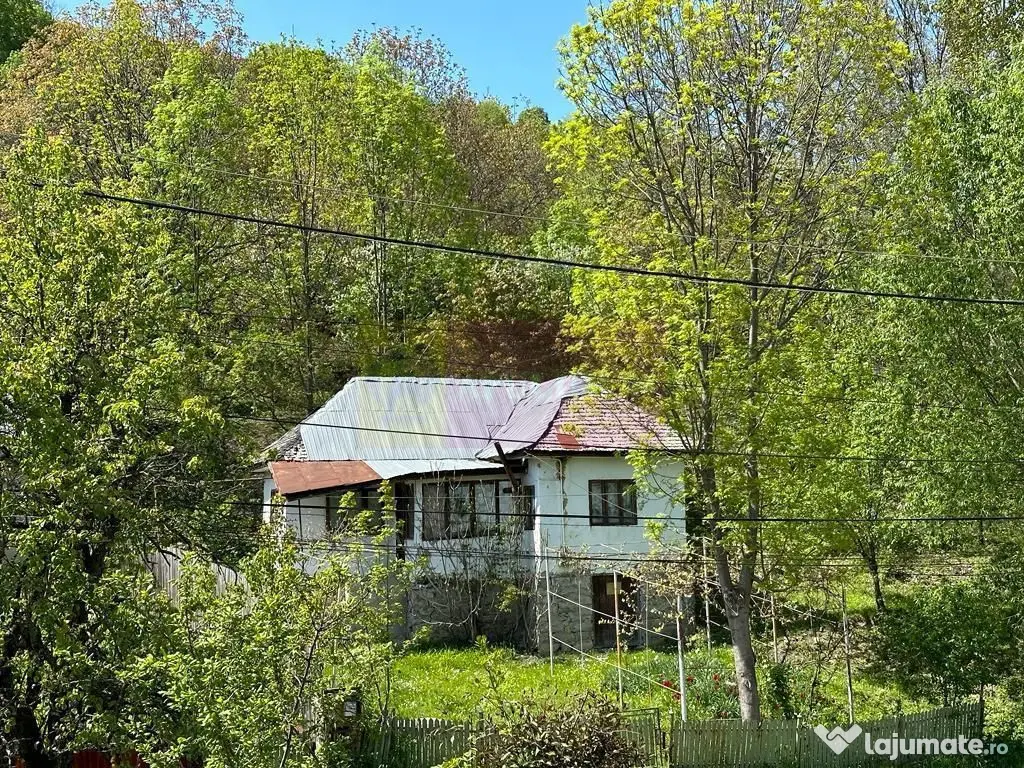 Casa demolabilă cu teren de vanzare in Breaza