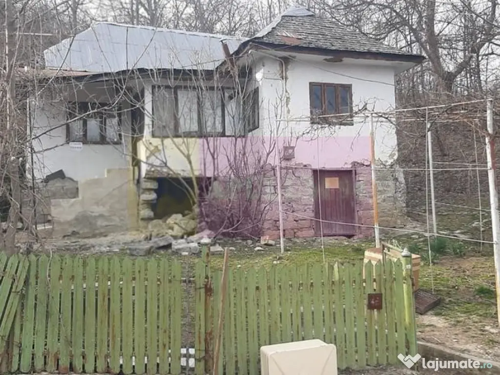 Casa demolabilă cu teren de vanzare in Breaza