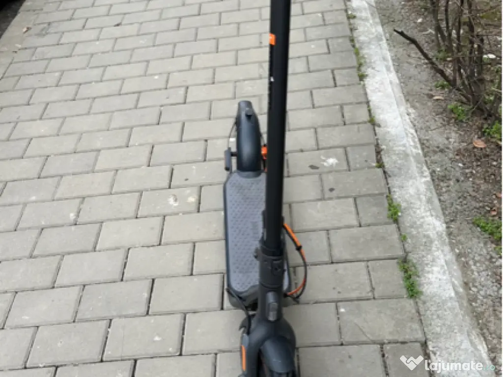 Trotineta electrica Ninebot by Segway KickScooter F40E