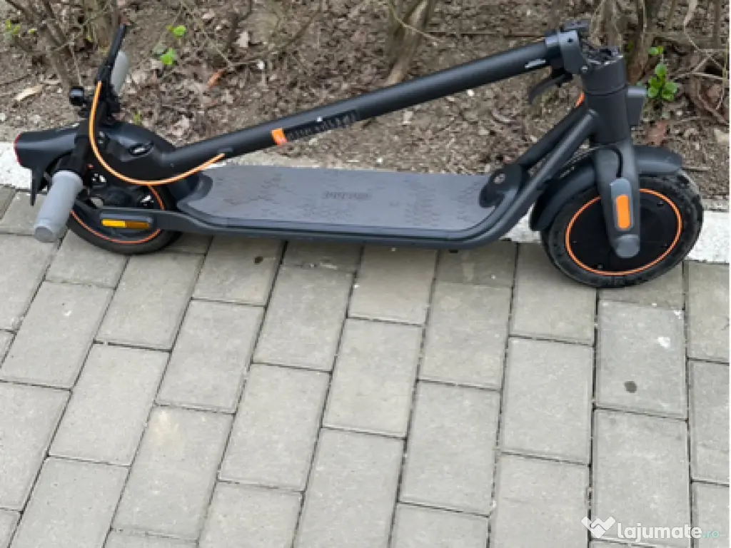 Trotineta electrica Ninebot by Segway KickScooter F40E