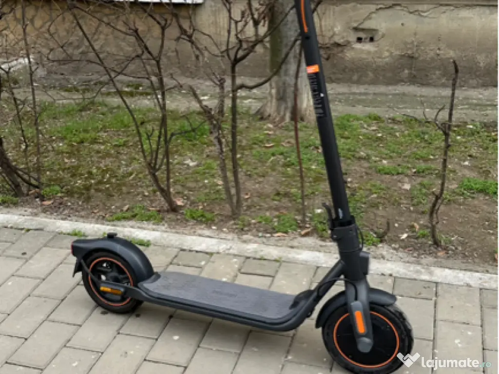 Trotineta electrica Ninebot by Segway KickScooter F40E