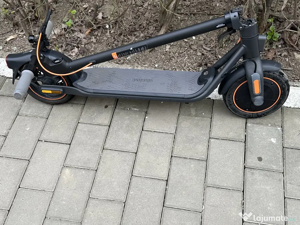 Trotineta electrica Ninebot by Segway KickScooter F40E