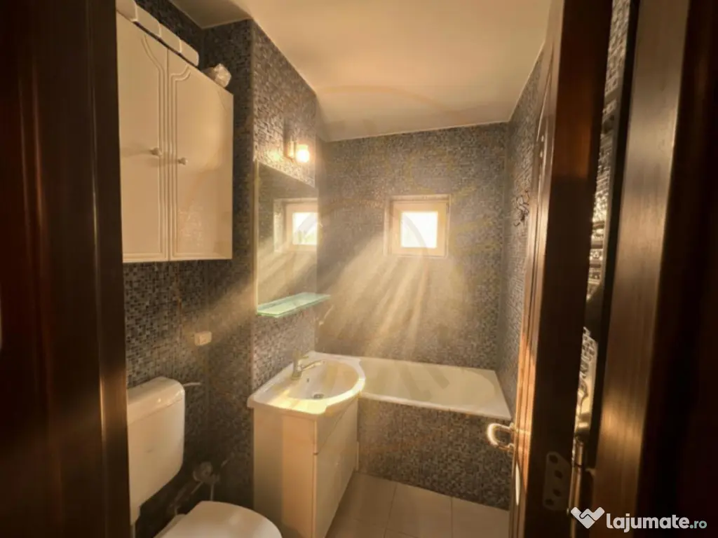 Apartament 3 camere decomandat 