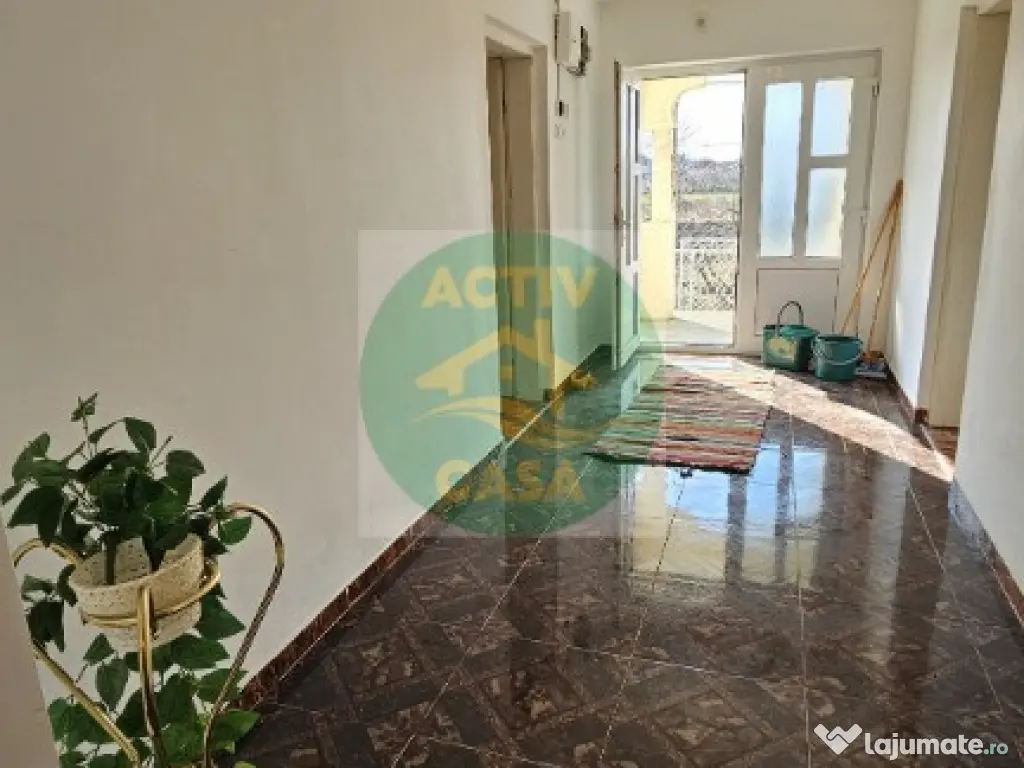 Casa de vanzare, zona Romanului 